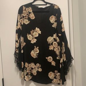 ASTR vneck bell bottom sleeve dress size S